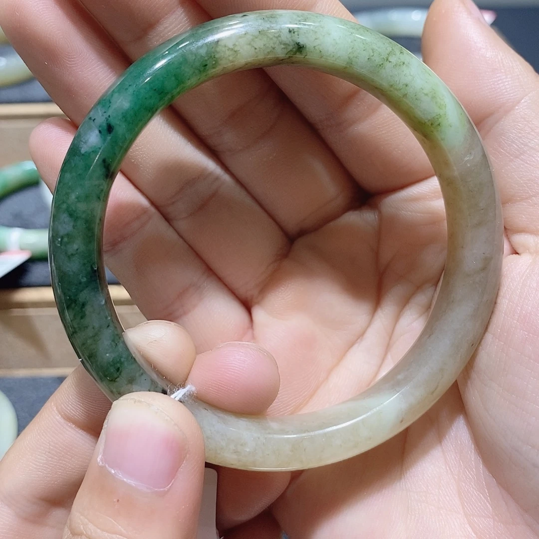 独山玉未镶嵌手镯