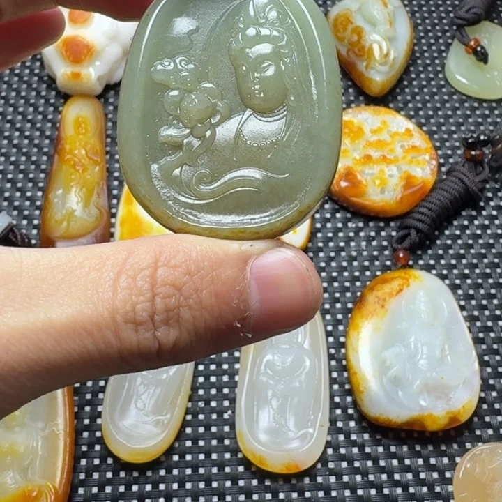 和田玉颈饰未镶嵌