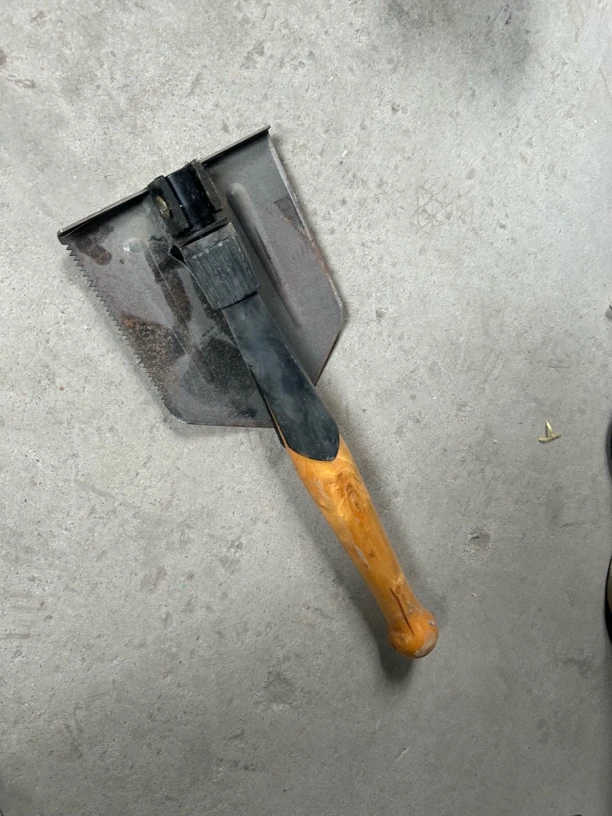 直播间C4工兵铲有瑕疵不影响使用