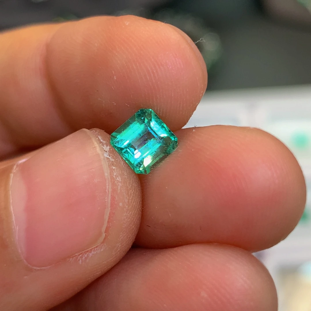 裸石未镶嵌祖母绿0.87ct哥伦比亚