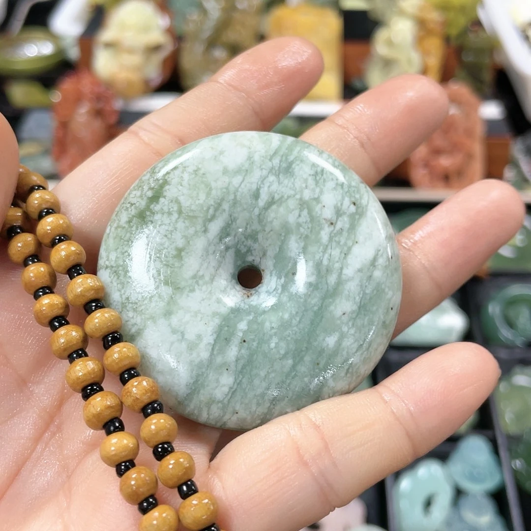 蛇纹石玉颈饰未镶嵌