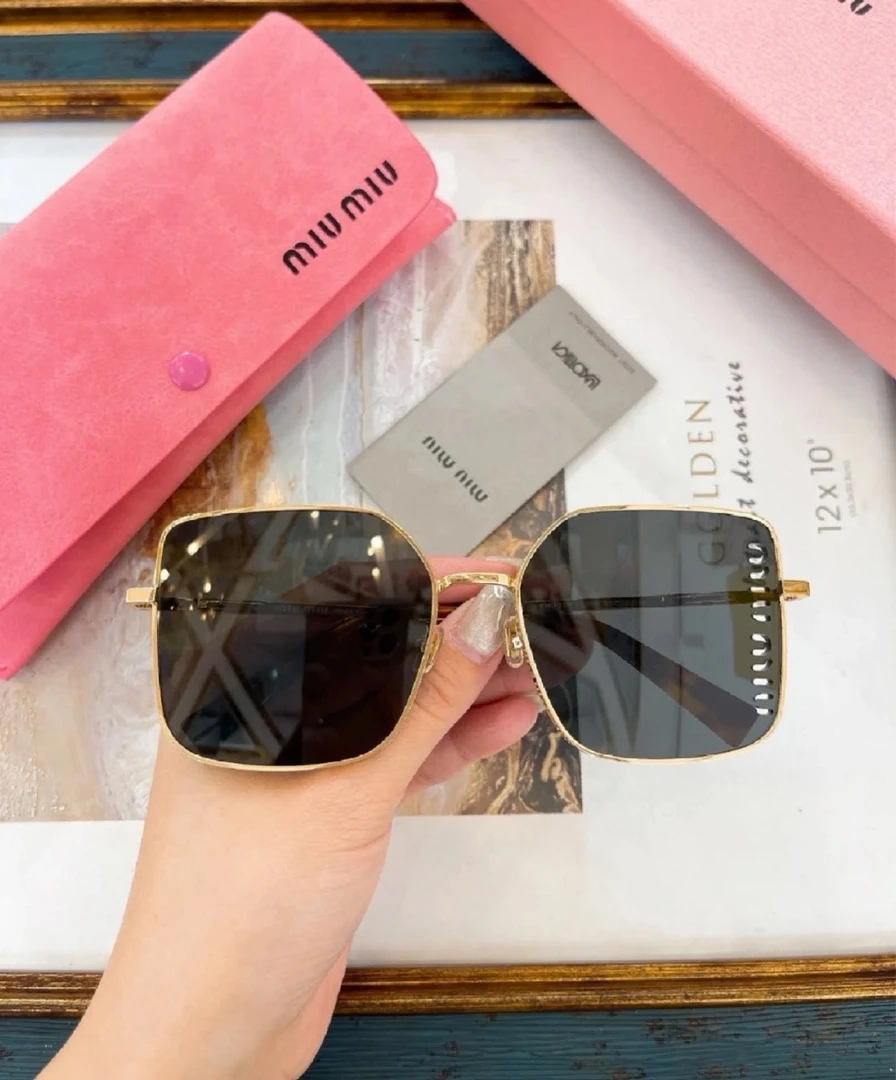未使用 MIU MIU/缪缪 黑金墨镜金丝框