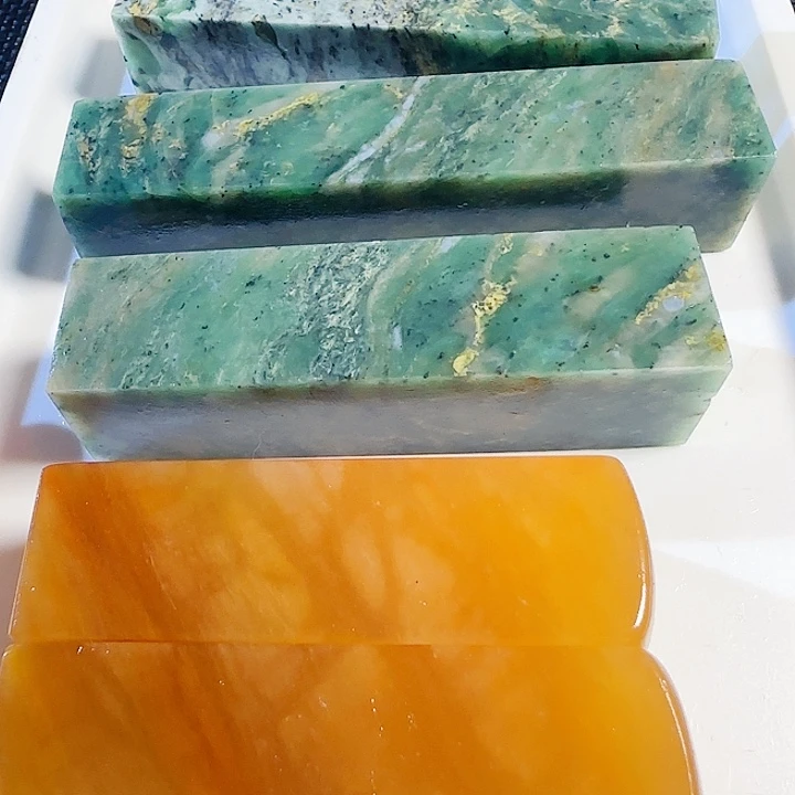 印石青田石四川雅安绿2.5正章高10-11公分3个，美人红2个