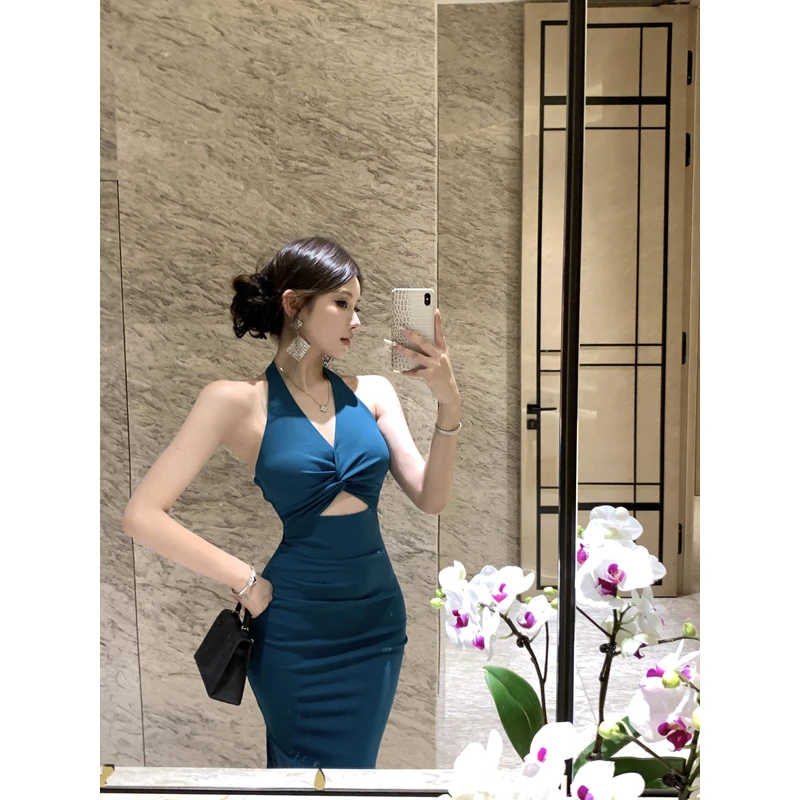 性感气质收腰显瘦开叉挂脖连衣裙女夏季设计感镂空修身包臀连衣裙