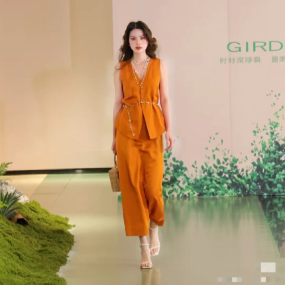 哥弟夏季老钱风丝滑百搭舒适新款大女主气场V领无袖背心1301016