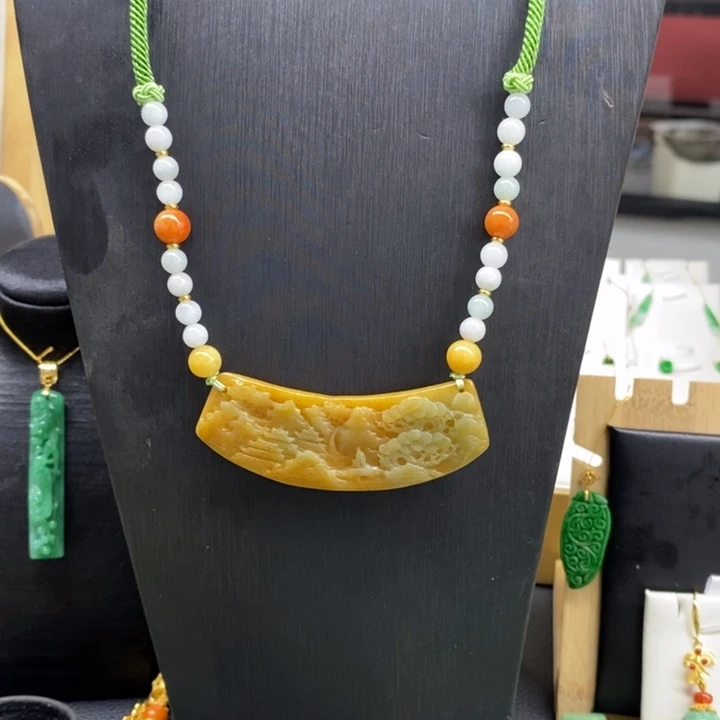 翡翠颈饰未镶嵌吊坠