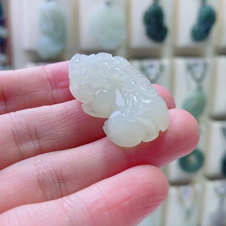 木***苒颈饰未镶嵌和田玉