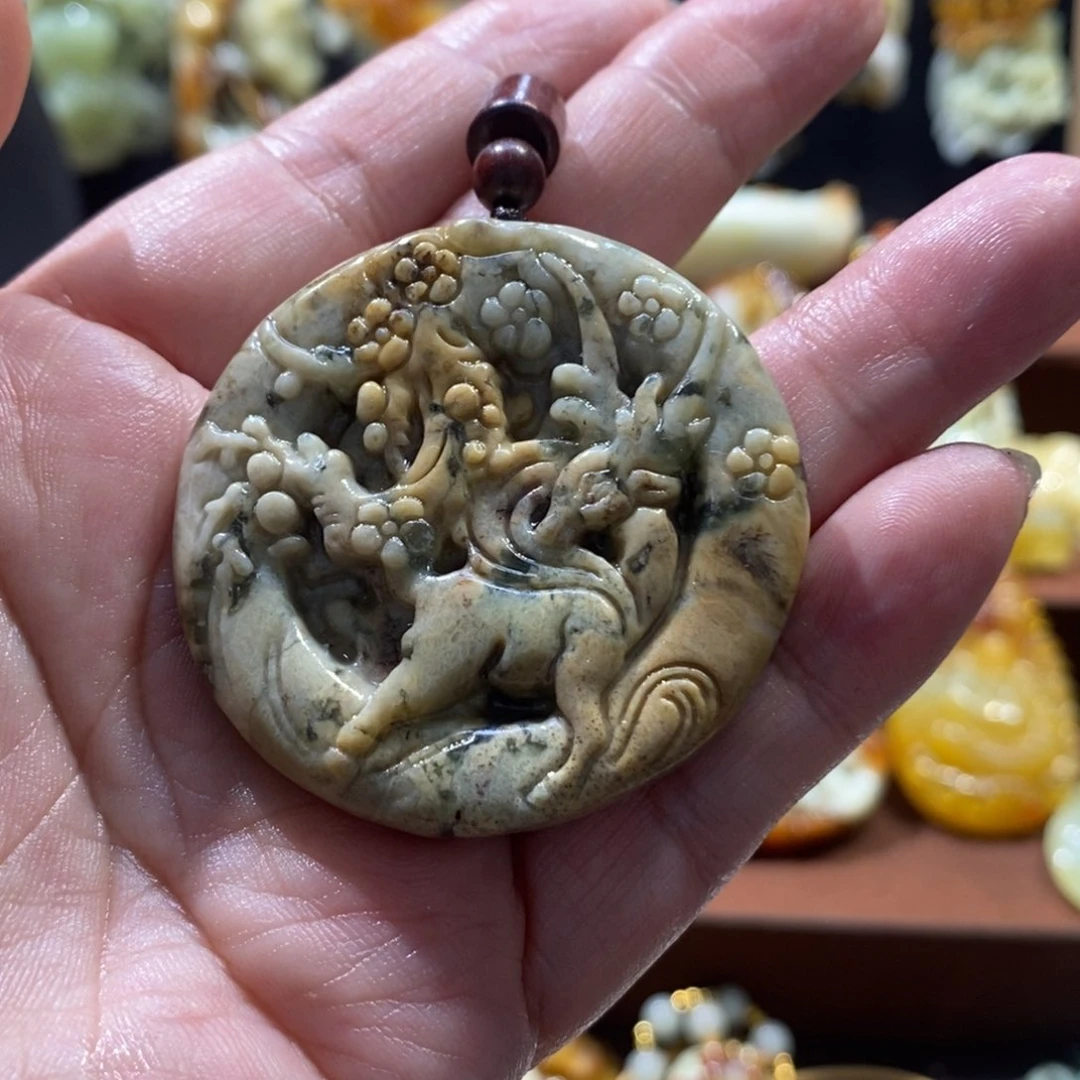 蛇纹石玉颈饰未镶嵌