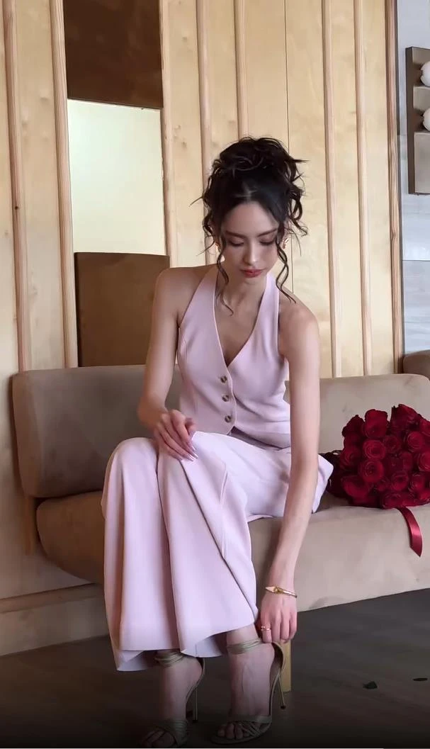 2025夏季新款高级感通勤气质挂脖排扣马甲配高腰阔腿长裤两件套女