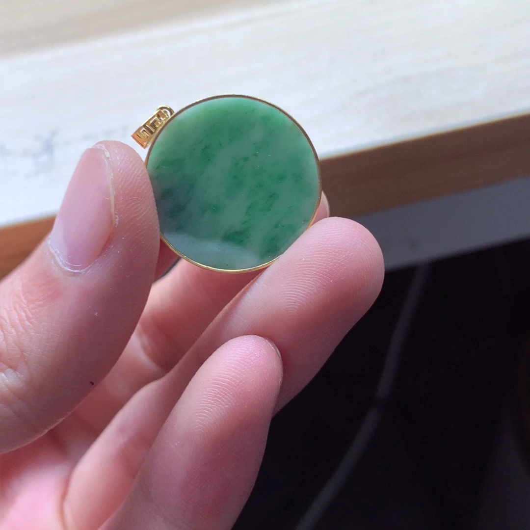 翡翠颈饰18K金镶嵌吊坠