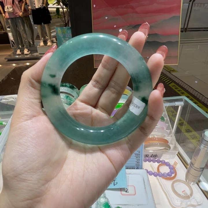 翡翠手镯未镶嵌翡翠手镯