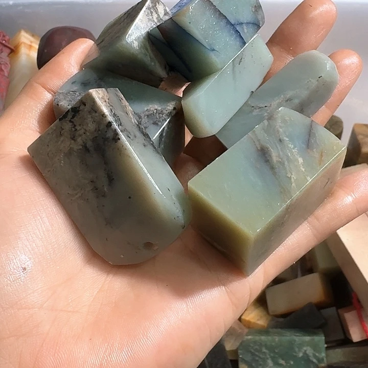 寿山石绿****驴寿山石的颜色