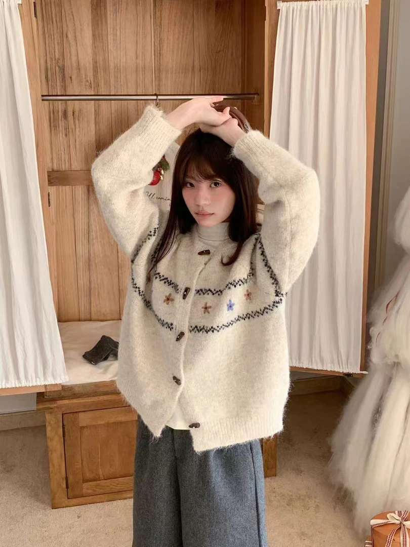 温柔风甜美软糯百搭毛衣外套女2025春秋新款宽松显瘦绣花针织上衣