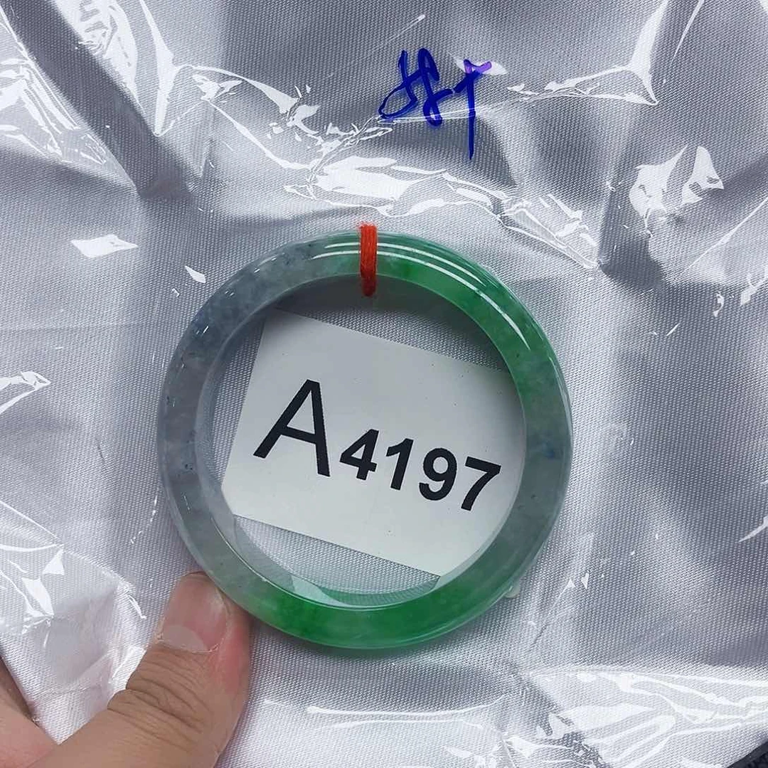翡翠手镯未镶嵌默认微瑕