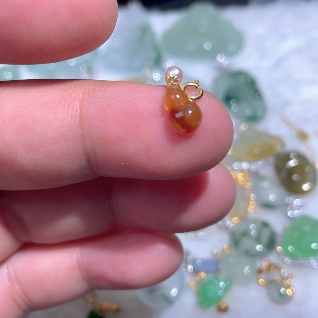 翡翠18K金镶嵌颈饰