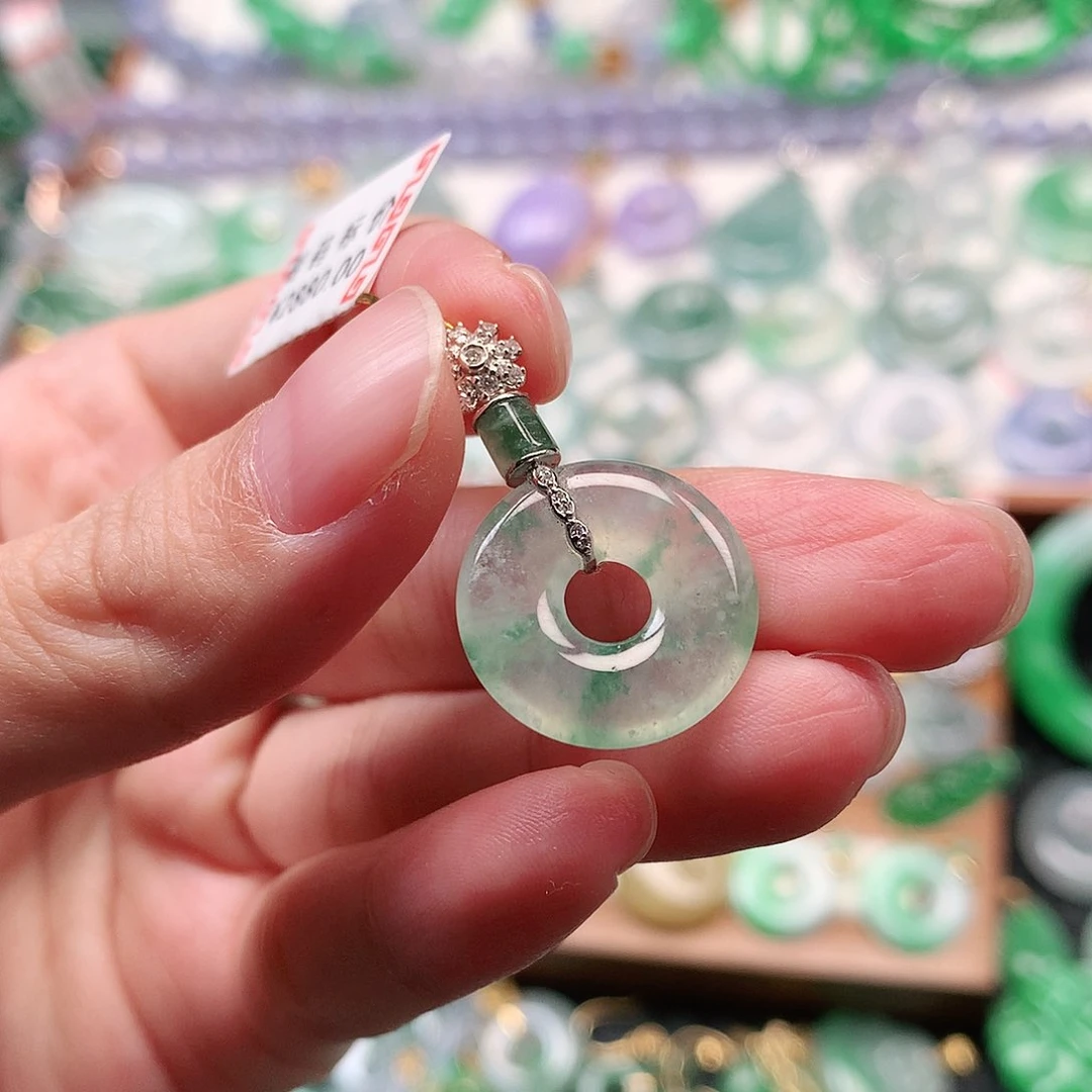 套链未镶嵌翡翠挂件