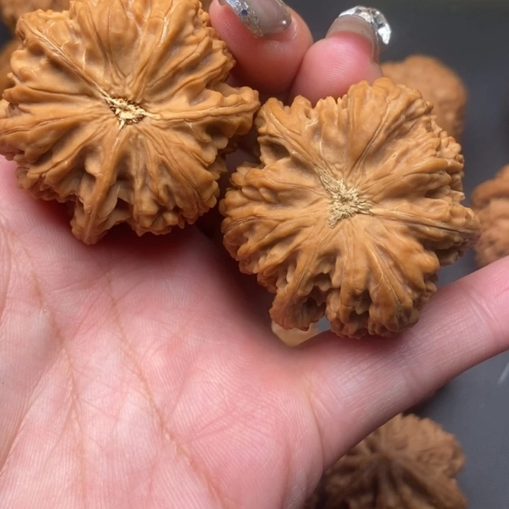 文玩核桃吊坠鑫****哥三棱