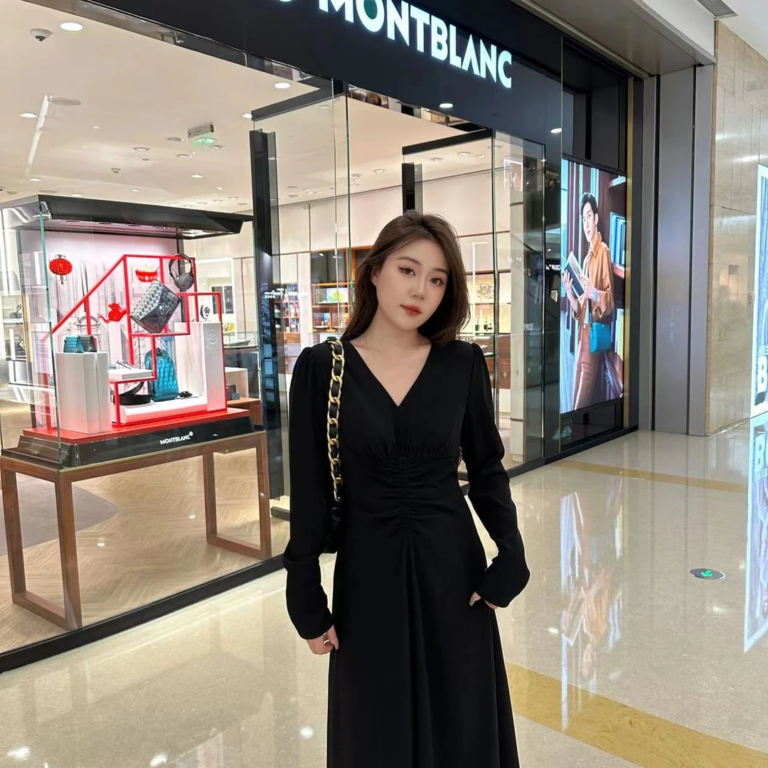 琪琪怪怪大码女装高级感法式百搭褶皱V领长款连衣裙D12291QD