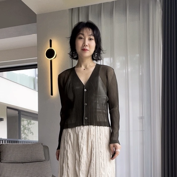 茜茜服饰V领针织女外搭开衫外套纯色空调衫2025年新款显瘦气质