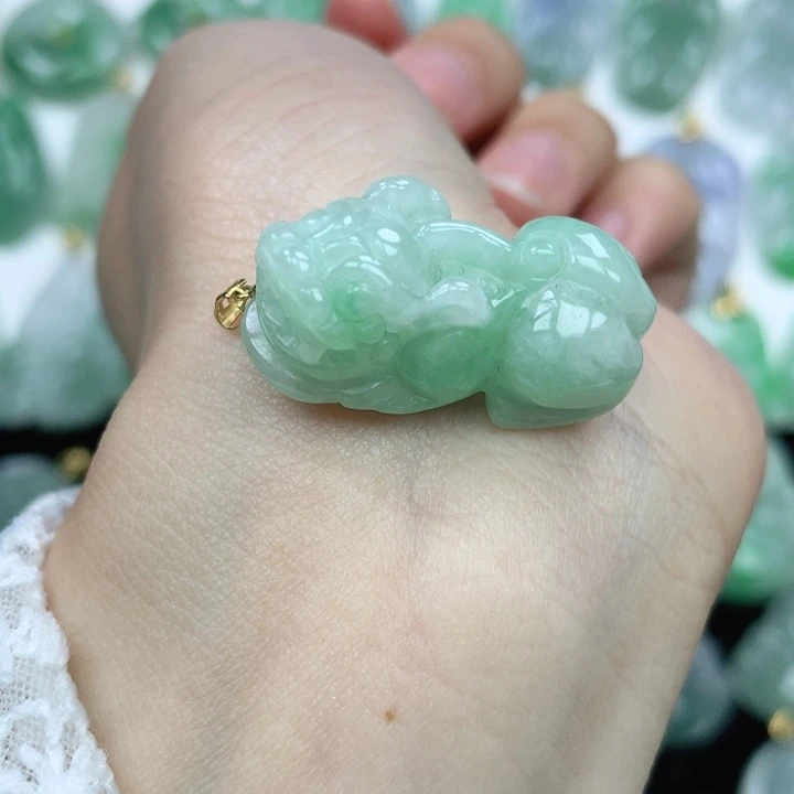 翡翠颈饰18K金镶嵌天然翡翠a货