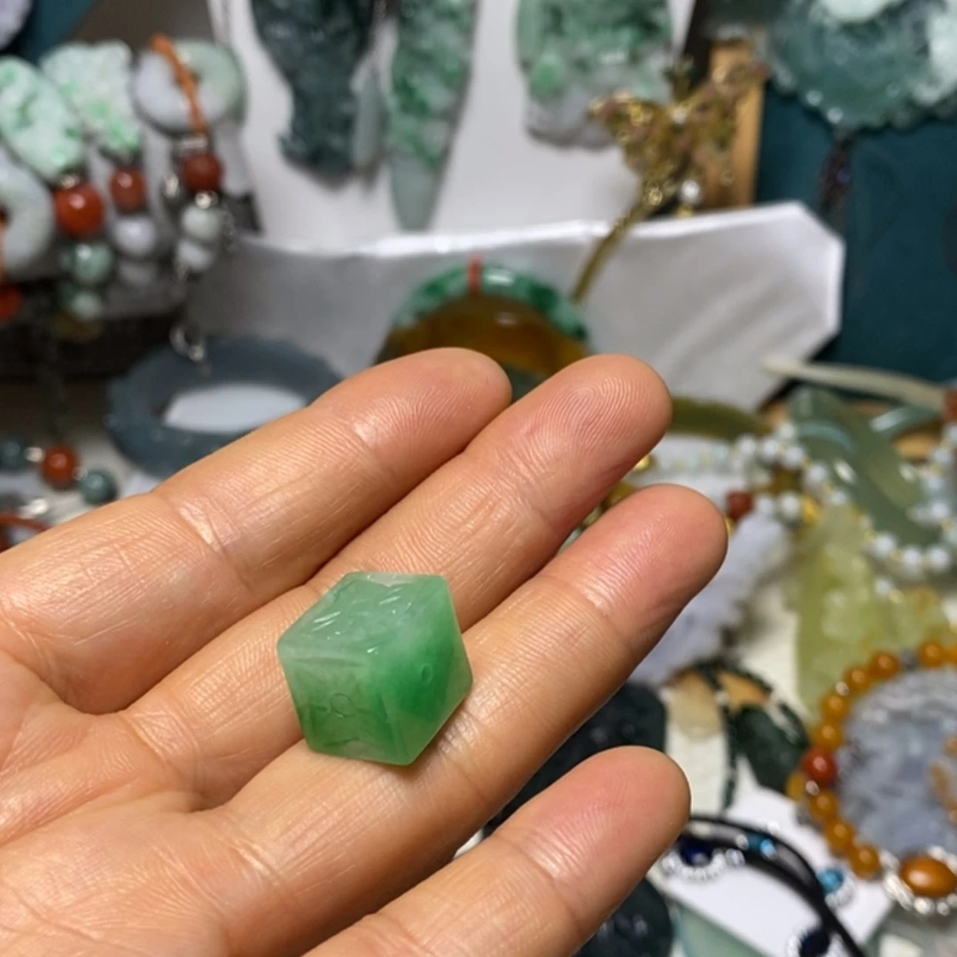 【闪购商品】翡翠吊坠(赠链)未镶嵌