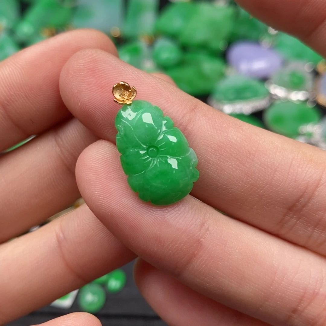 翡翠18K金镶嵌颈饰翡翠