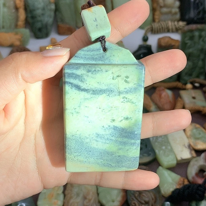 未镶嵌岫岩河磨玉（透闪石质玉）挂件