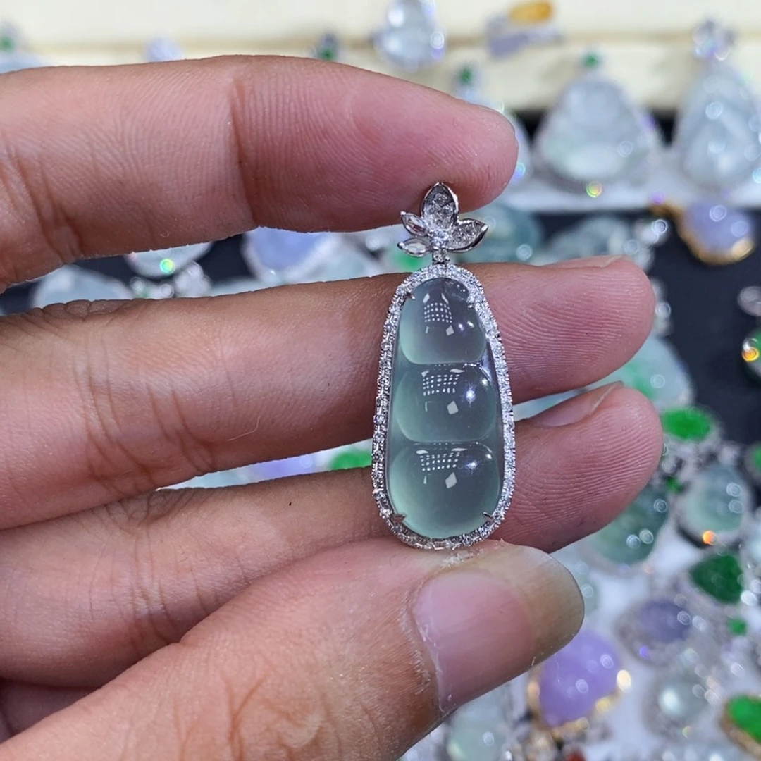 翡翠18K金镶嵌颈饰