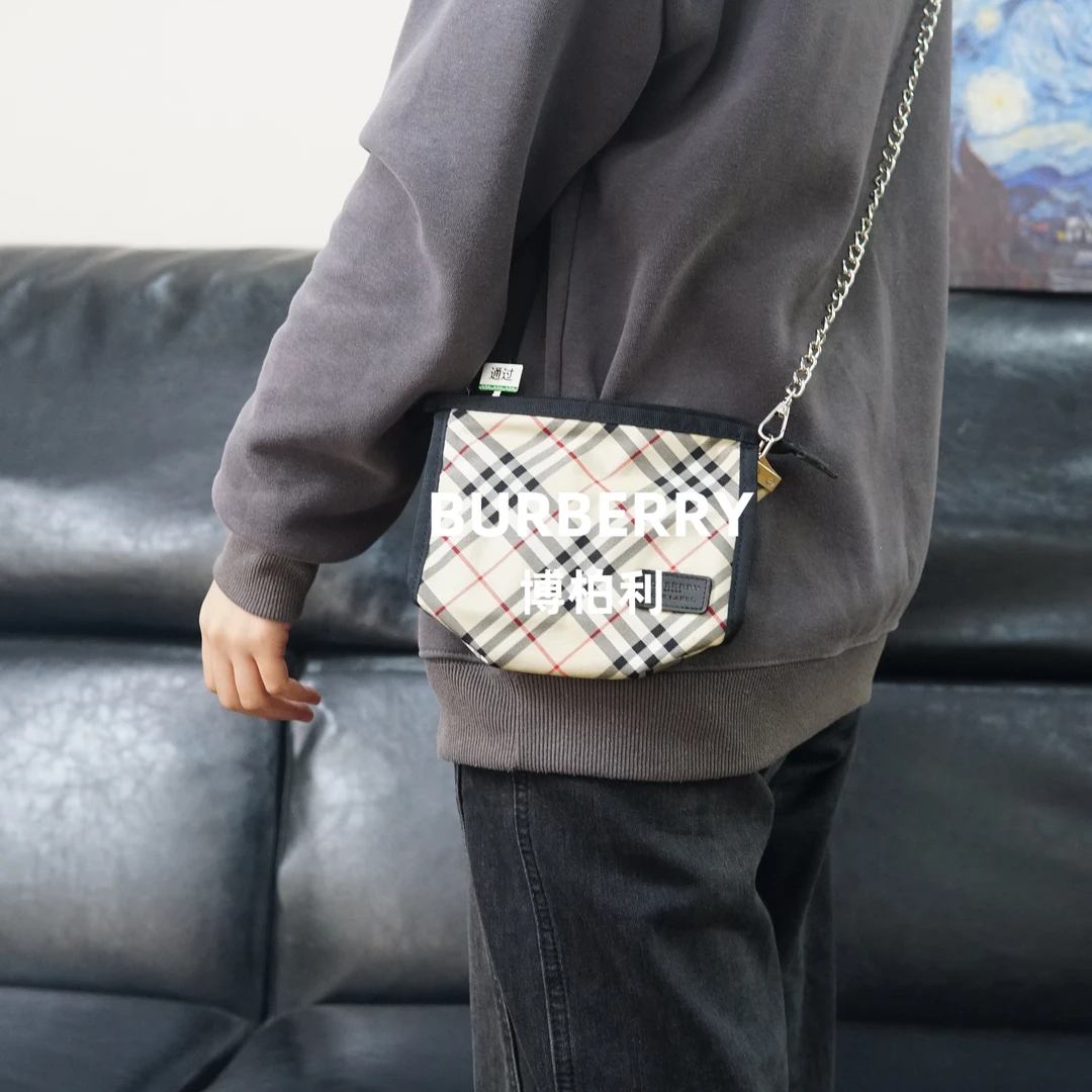 95新 BURBERRY/博柏利 格纹斜跨包/ZG02306063/6063