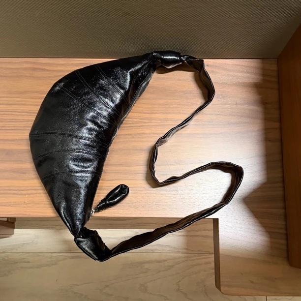 99新 Lemaire/勒梅尔 只盒外场/LeMaire油蜡感科技布黑色牛角包