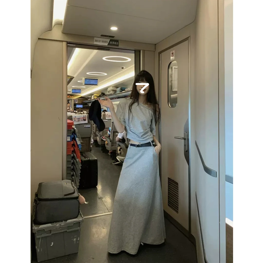 夏季时尚套装女2024新款小心机露肩灰色T恤垂感大摆半身裙两件套