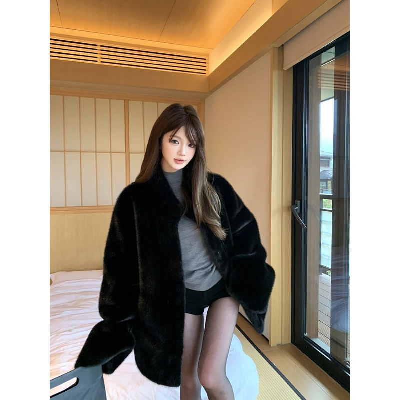 高级感立领时尚外套女冬2025新款黑色气质一体中长款保暖毛毛外套