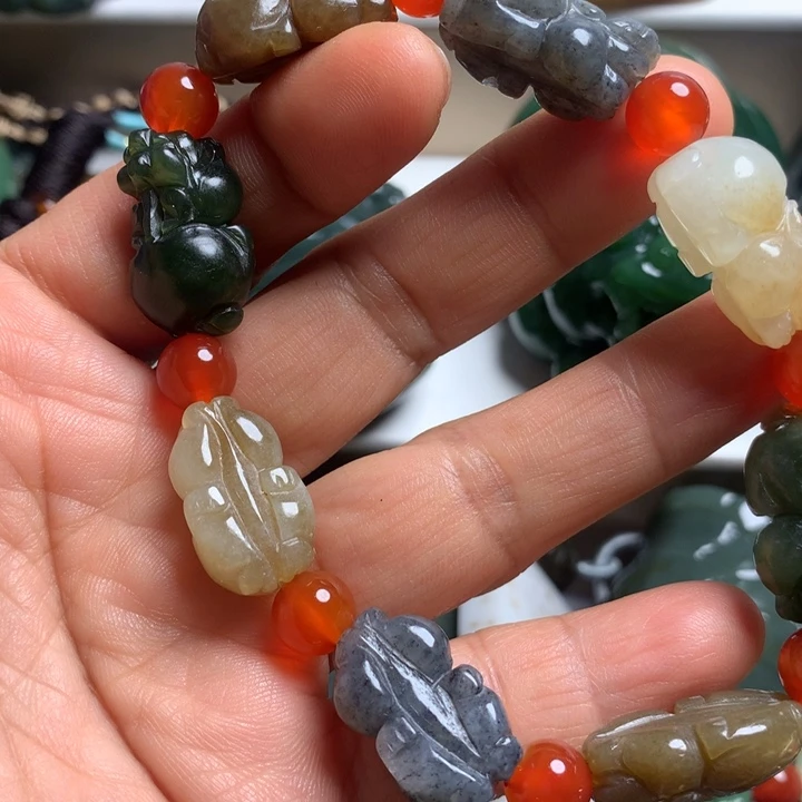 京***阁和田玉未镶嵌颈饰