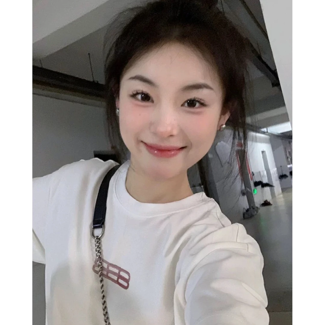 纯棉美式白色短袖t恤女2025新款夏季宽松半袖打底体恤设计感上衣