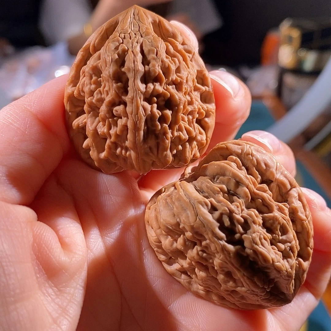 文玩核桃吊坠三角虎头王