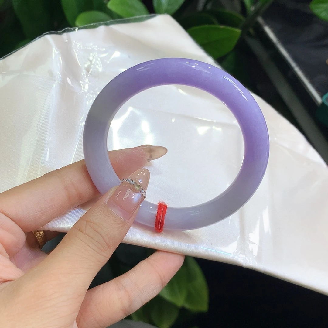 18K金镶嵌挂件翡翠C***y