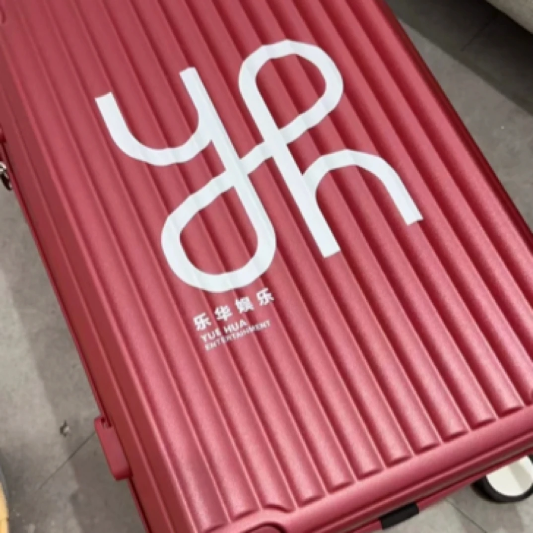 王一博2025新年礼盒太丰富了！值得拥有！