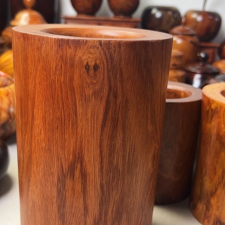 与**约缅甸花梨木打号笔筒