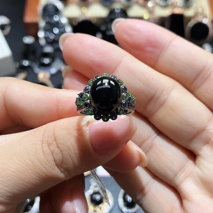 翡翠18K金镶嵌戒指