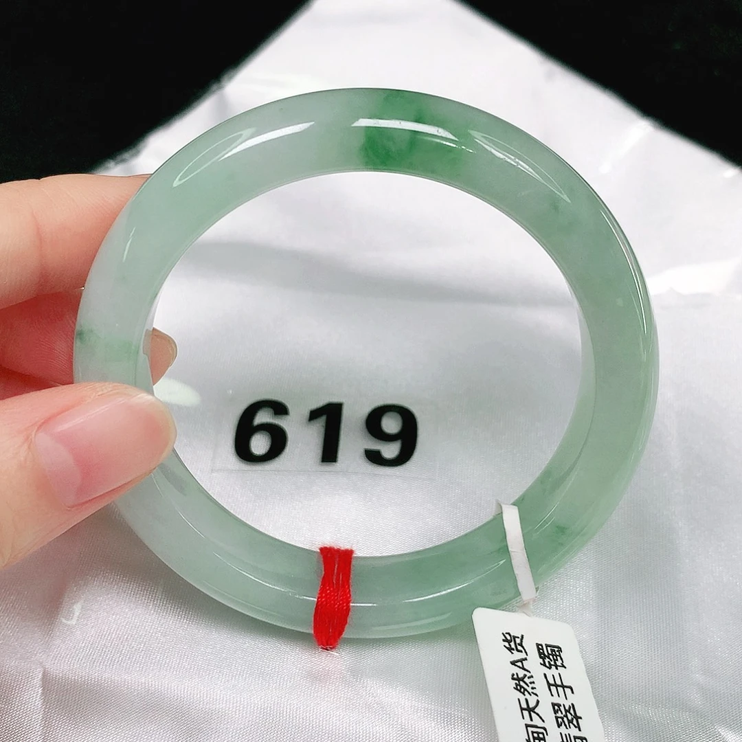 翡翠手镯未镶嵌翡翠手镯未镶嵌