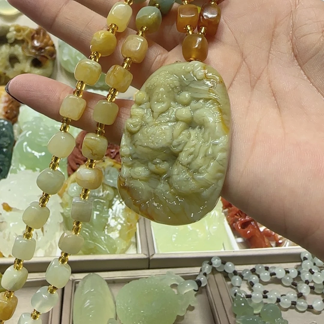 未镶嵌蛇纹石玉吊坠