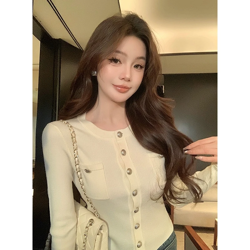 邱肉瑶 温柔圆领毛衣开衫女春季新款千金感修身短款气质针织上衣