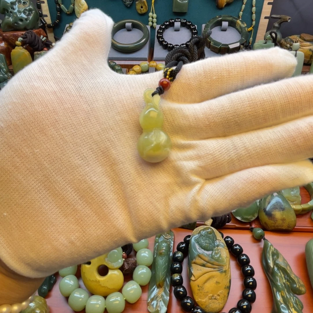 岫岩老玉（透闪石质玉）未镶嵌颈饰