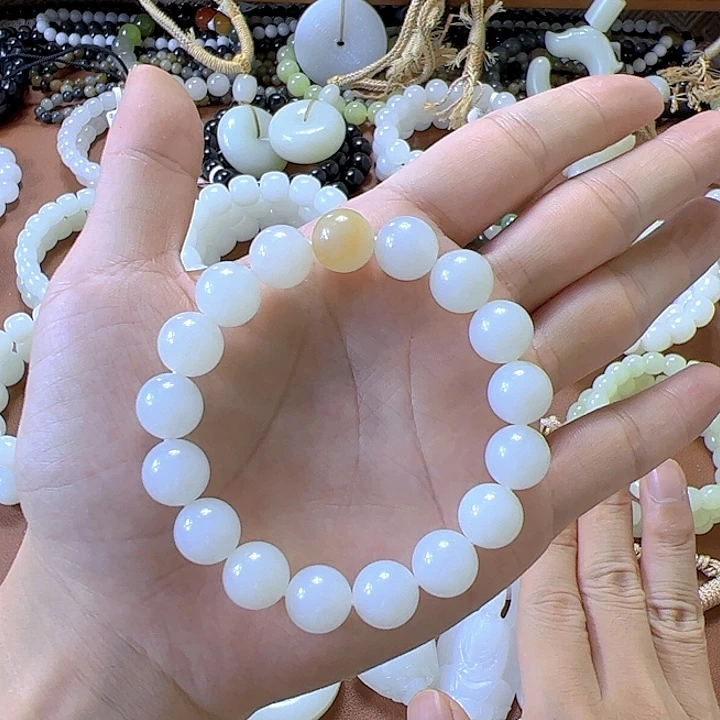 梦***琪和田玉未镶嵌手串