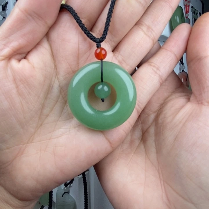 石英质玉未镶嵌颈饰