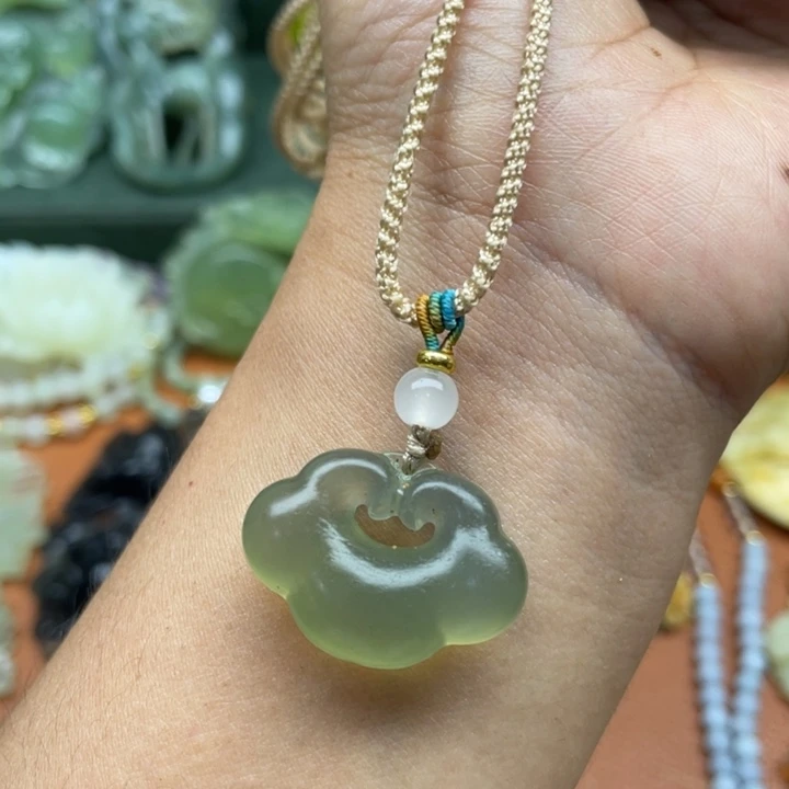 蛇纹石玉未镶嵌吊坠