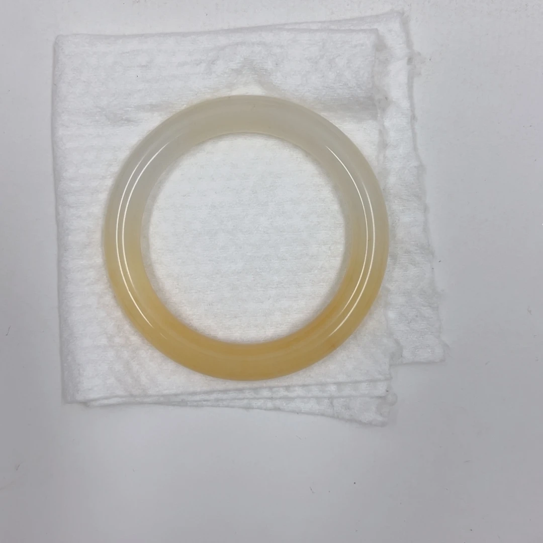 用***6石英质玉未镶嵌手镯