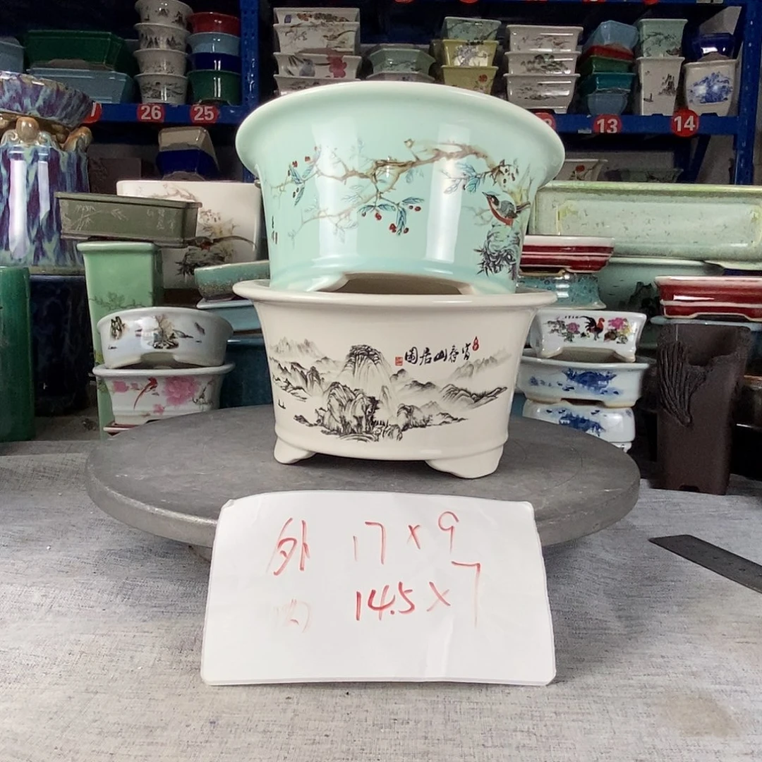 两只圆盆花盆花盆