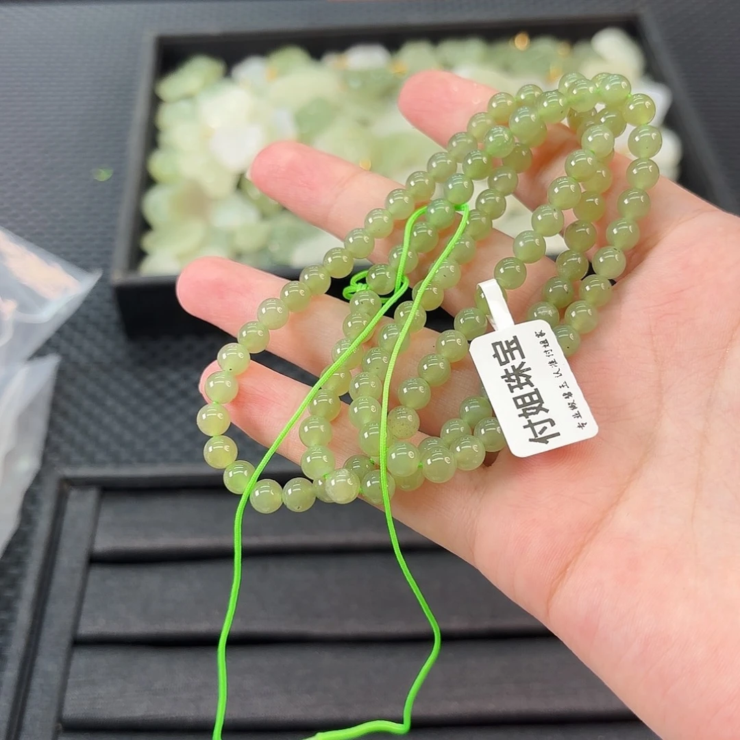 和田玉未镶嵌颈饰湖水绿卡6 108