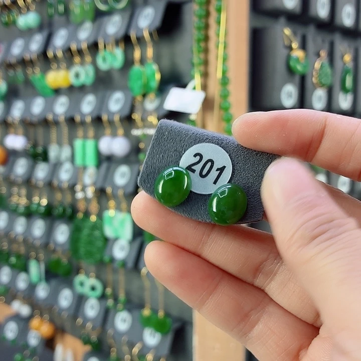 和田玉18K金镶嵌耳饰